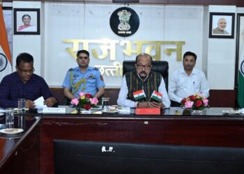 मानवीय संवेदना के साथ आकांक्षी क्षेत्रों में विकास कार्य करें : राज्यपाल डेका