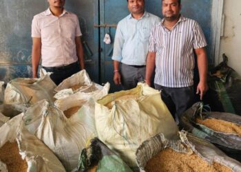 तीन पोहा मिलों के स्टॉक सील, 384 कट्टा अवैध धान जब्त