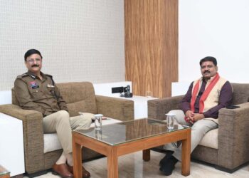 रायपुर के नवनियुक्त पुलिस कमिश्नर शुक्ला ने उपमुख्यमंत्री शर्मा से की भेंट