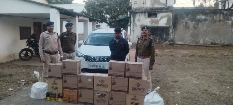 अवैध शराब पर राजनांदगांव पुलिस की कार्यवाही, तस्कर मध्यप्रदेश की शराब के साथ पकड़ाया